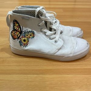 Bangs butterfly shoes
